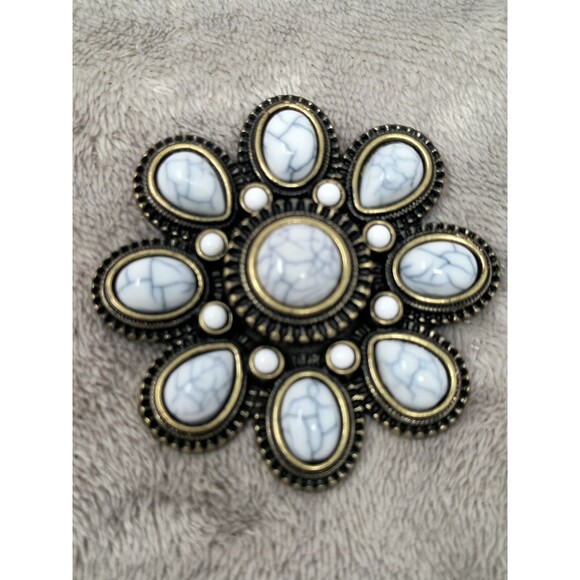 Vintage Premier Designs Large Brass Boho White Gray Marbled Brooch Pin Pendant - Picture 2 of 4